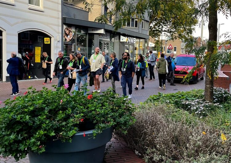 Deelnemers van het Future Green City World Congress op Field Trip XL door Gouda