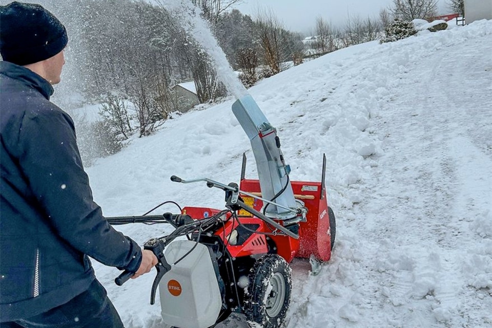 Koppl CEE Stihl met sneeuwfrees kopie