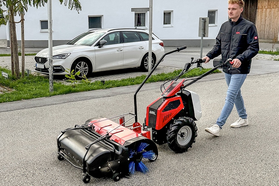 Koppl CEE Stihl met veegmachine kopie