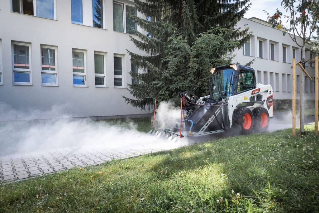 Breed Bobcat-assortiment voor schoonmaak en onderhoud in de zomer
