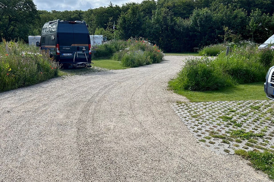“Goed aangelegde halfverharding is waterdoorlatend, stevig én mooi”