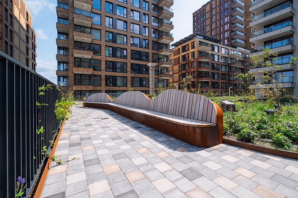 Maatwerkbanken geven daktuin De Zaanse Helden bijzondere afwerking 1