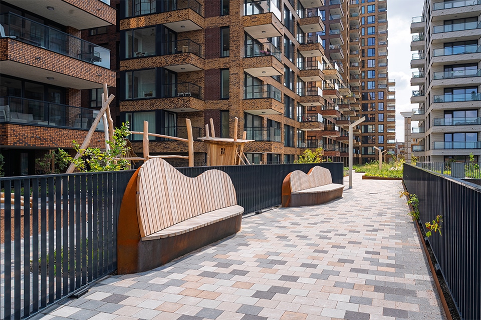 Maatwerkbanken geven daktuin De Zaanse Helden bijzondere afwerking 2