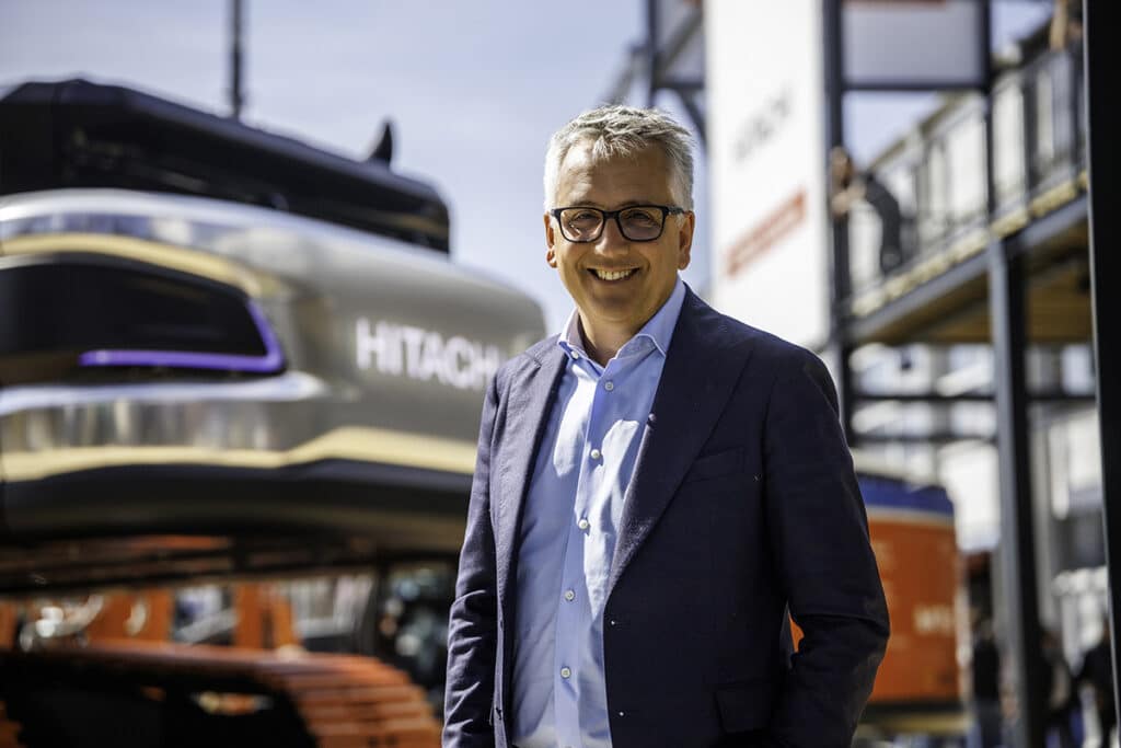 Hitachi Construction Machinery wordt LANDCROS