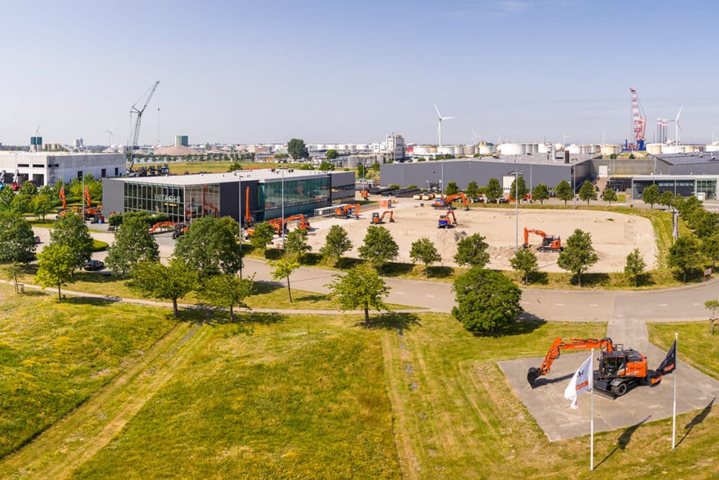 Hitachi Construction Machinery wordt LANDCROS 1