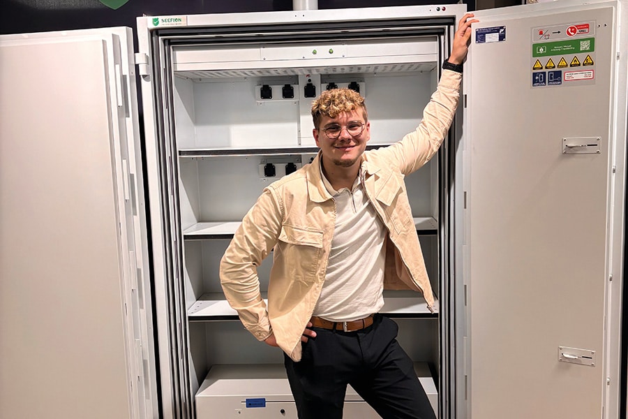 Veilig accu’s laden via een standaard stopcontact 3