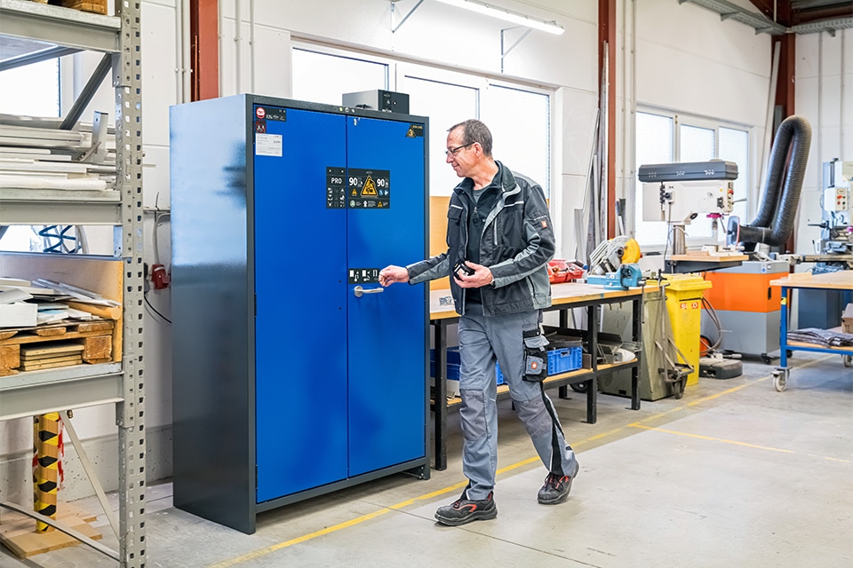 ‘Een lithium-ion batterij kan uit zichzelf ontbranden en vormt daarmee een gevaar voor je werkplaats of schuur’ 6