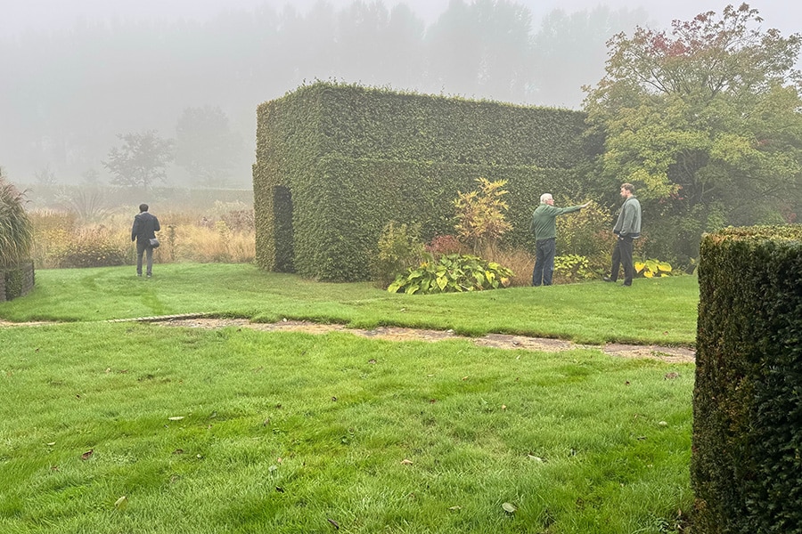 De man die tuinen laat ademen 1