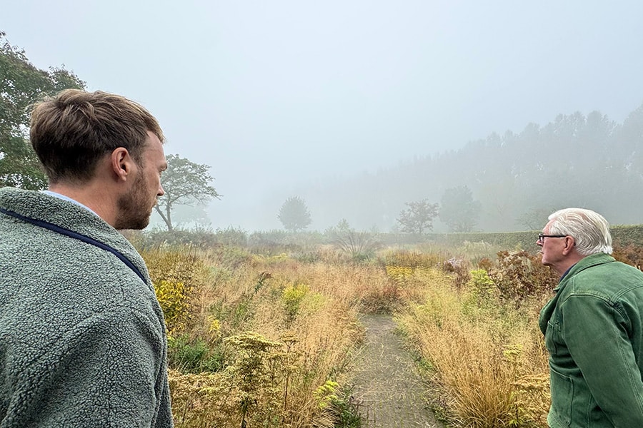 De man die tuinen laat ademen 3