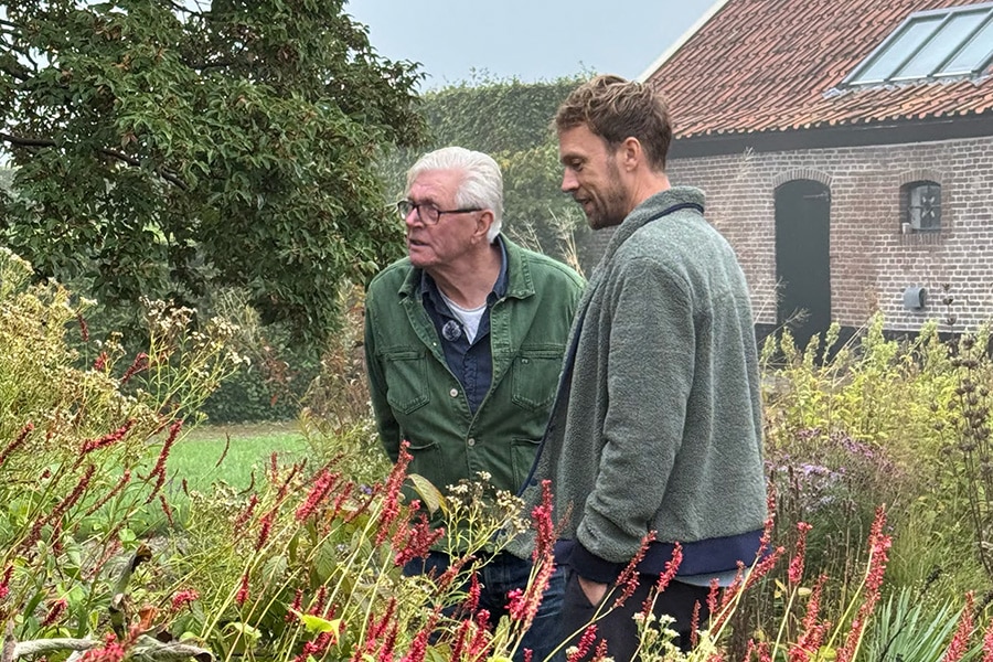 De man die tuinen laat ademen 3