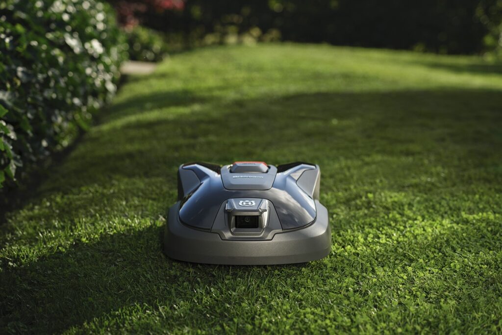 Husqvarna onthult duo van robotmaaiers met AI-vision voor kleine tot middelgrote tuinen 2