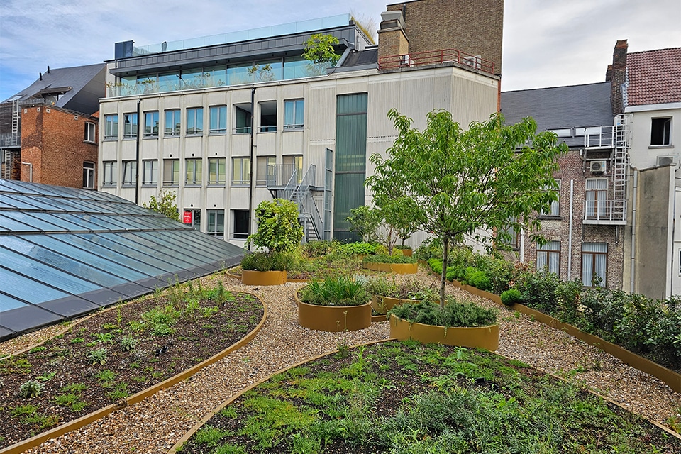 Fabrikant van straatmeubilair breidt zuidwaarts uit 2