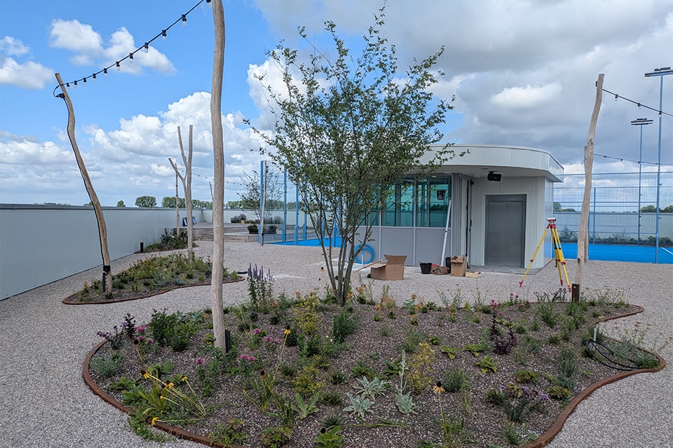 Fabrikant van straatmeubilair breidt zuidwaarts uit 1