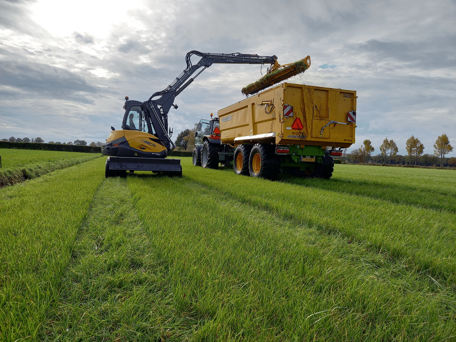 Gespecialiseerde werktuigen voor berm- en slootonderhoud 1
