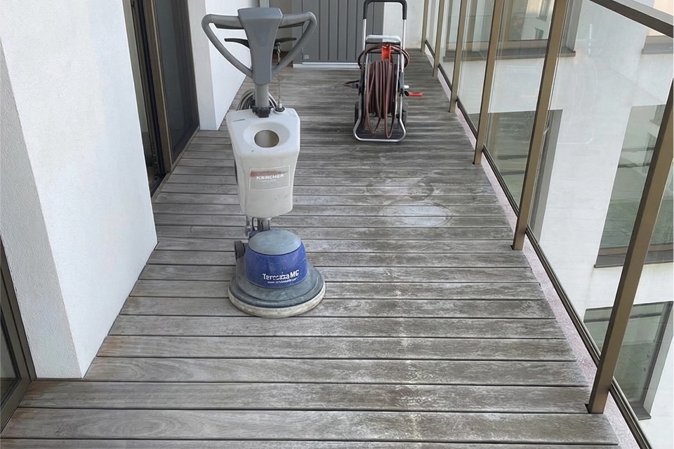 Houten terrassen reinigen zónder vezelschade 1
