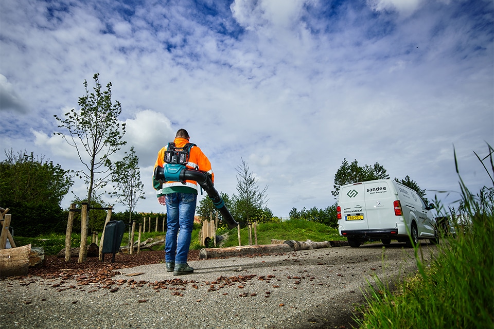 Ruggedragen accubladblazer met de kracht van een benzinemotor 3
